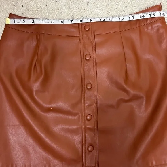 Lulu’s NWT Most Fab Vegan Leather Button-Front Lined Mini Skirt Clay Brown Sz L - Picture 10 of 15